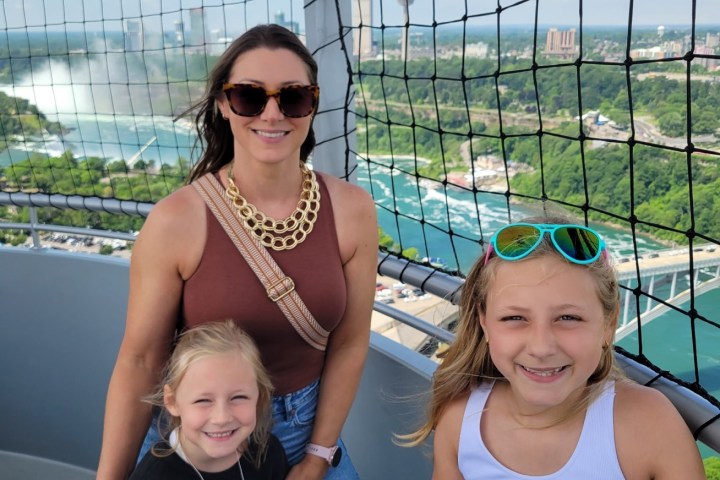 Lindsay Ridgeway et al. posing for the camera